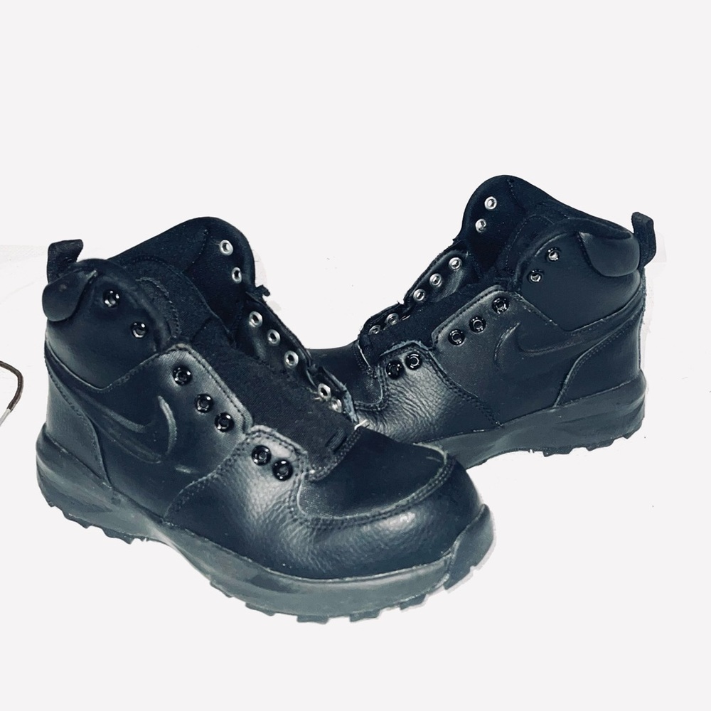 Boys Used Nike boots